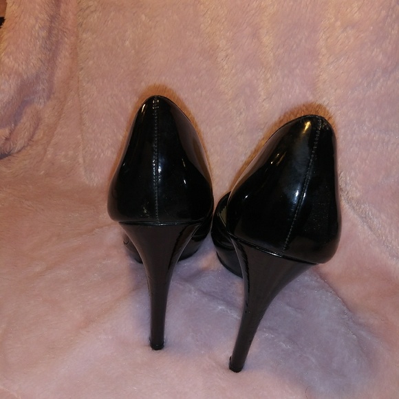 High heels - Picture 2 of 5